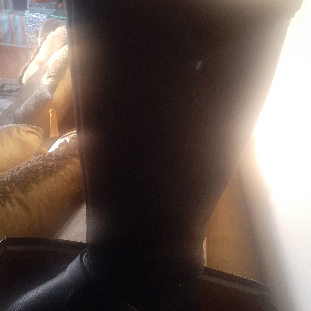 women totes boots size 6 new tags attached